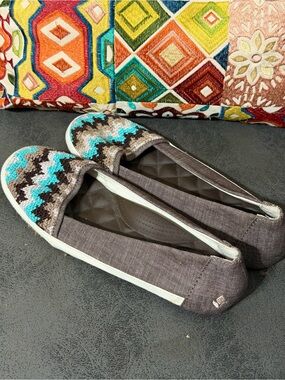 Reef Women’s Slip-On Flats in Charcoal with Teal Accent